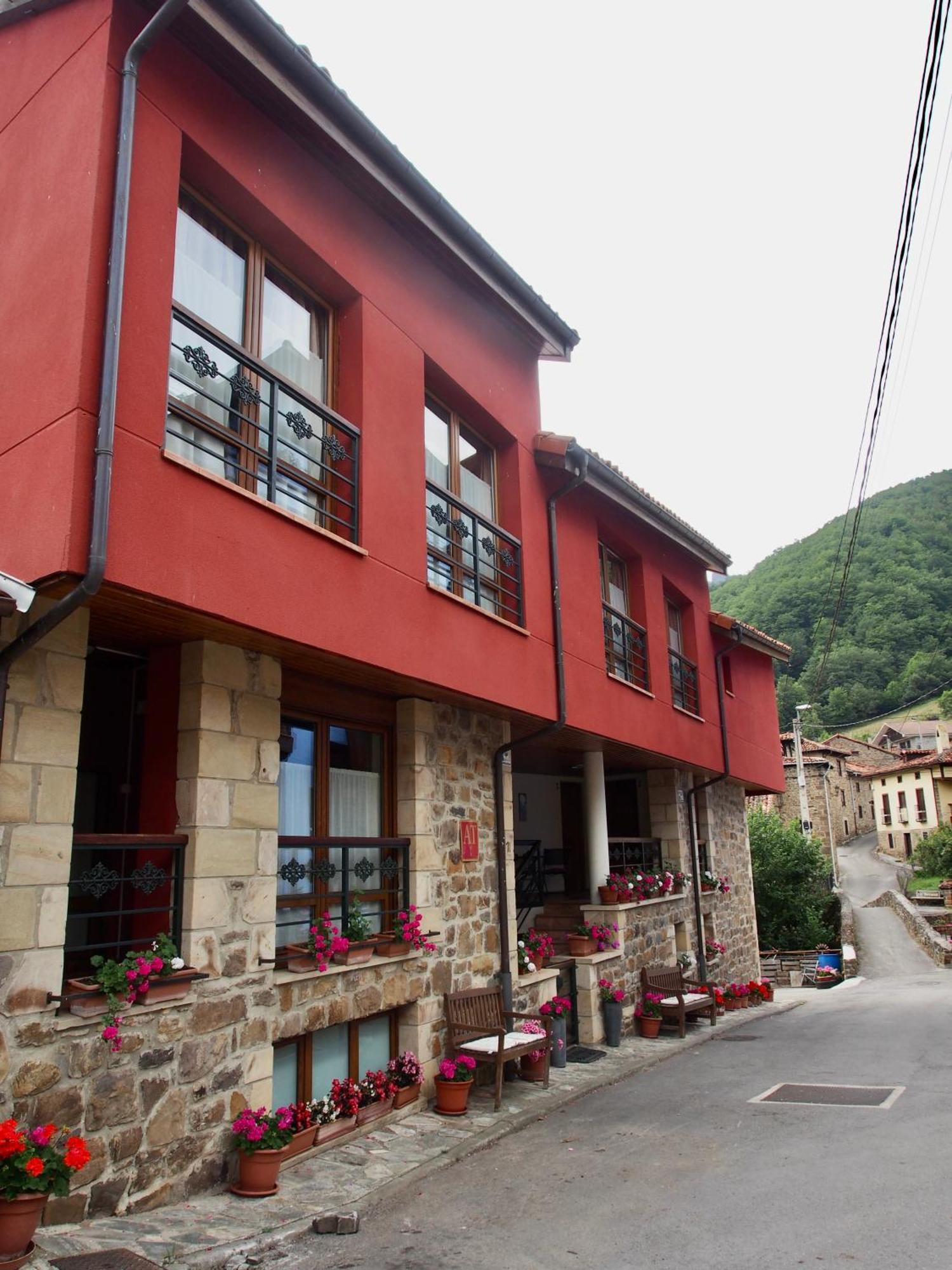 Casucas De Remona *